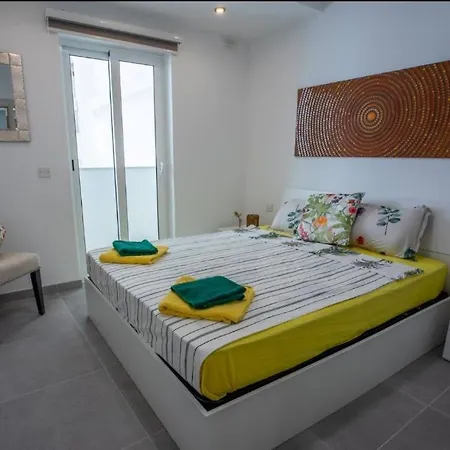 Modern Seaside 2 Bedrooms 2 Bathrooms P2 Апартаменты Слима