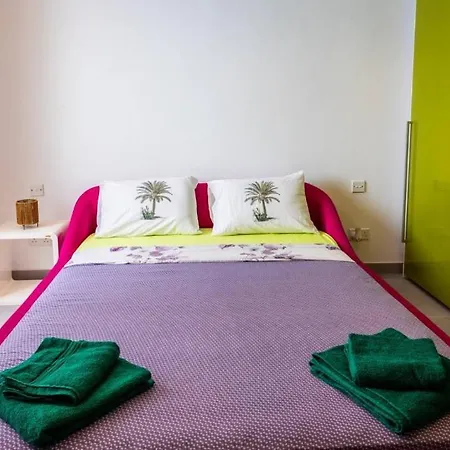 Modern Seaside 2 Bedrooms 2 Bathrooms P2