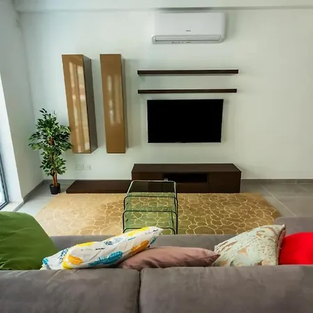 Modern Seaside 2 Bedrooms 2 Bathrooms P2