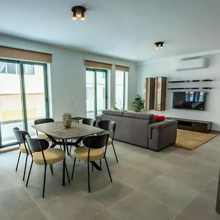 Modern Seaside 2 Bedrooms 2 Bathrooms P2 아파트