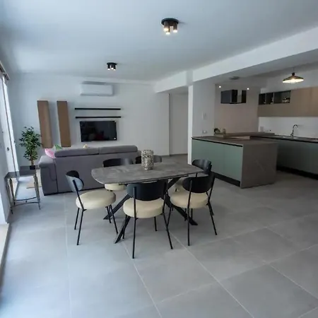 아파트 Modern Seaside 2 Bedrooms 2 Bathrooms P2
