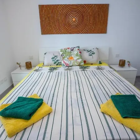 Modern Seaside 2 Bedrooms 2 Bathrooms P2 아파트 *