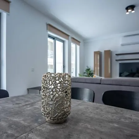 아파트 Modern Seaside 2 Bedrooms 2 Bathrooms P2